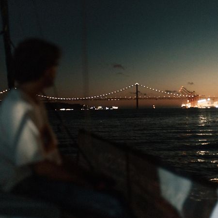 Stay In A Boat - Lisboa Екстериор снимка