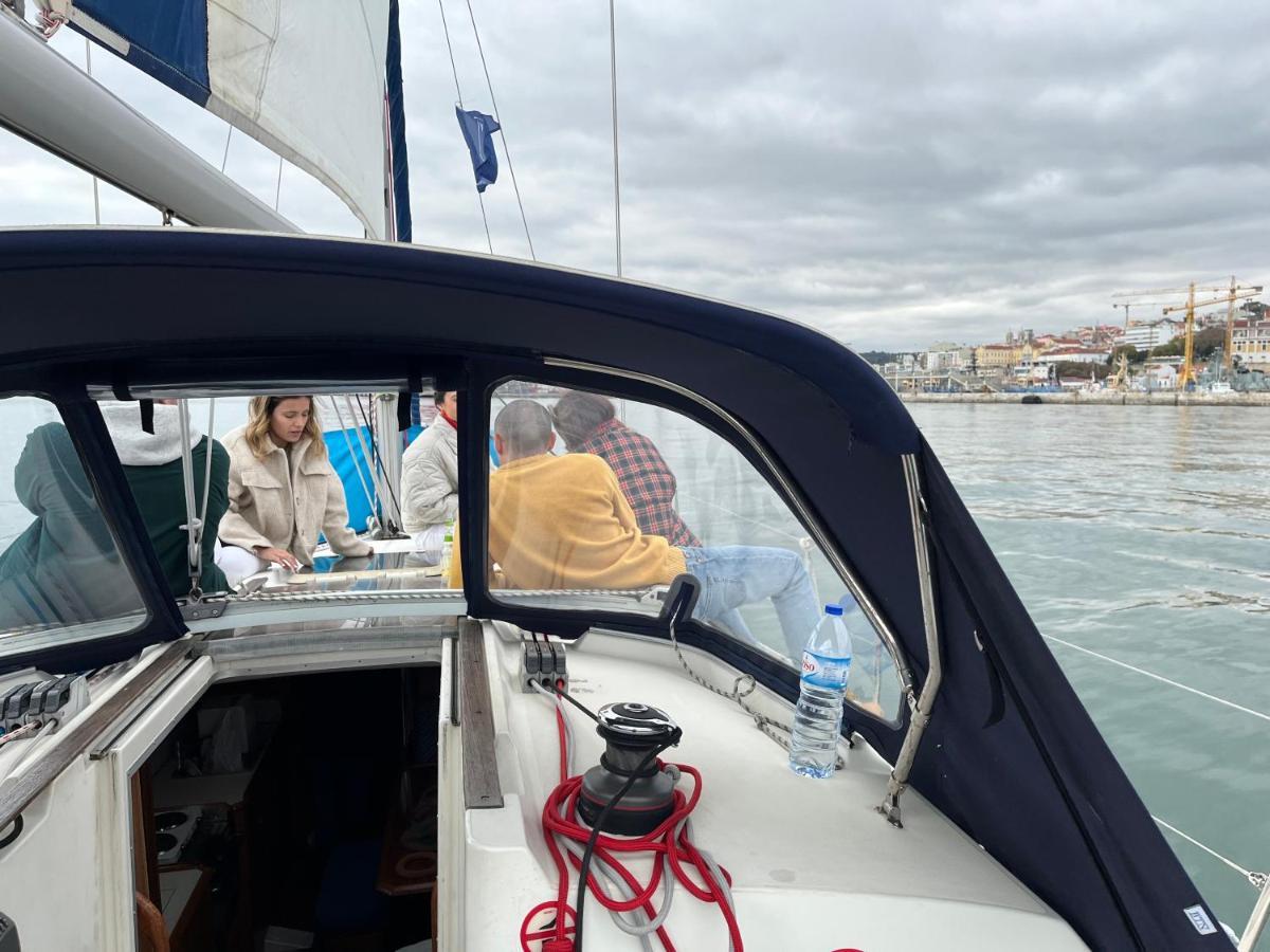 Stay In A Boat - Lisboa Екстериор снимка