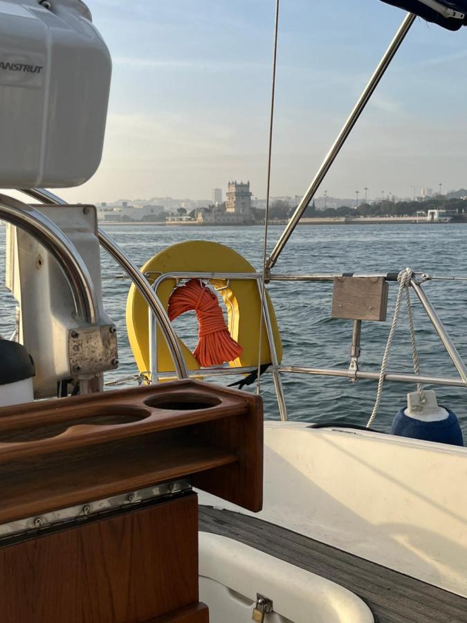 Stay In A Boat - Lisboa Екстериор снимка