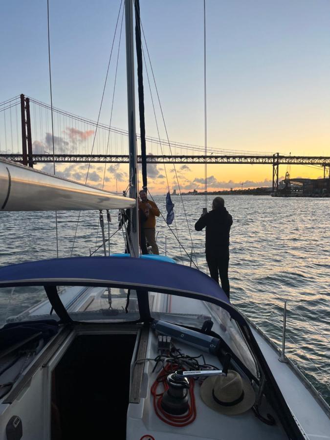 Stay In A Boat - Lisboa Екстериор снимка