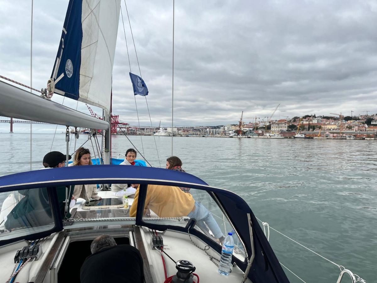 Stay In A Boat - Lisboa Екстериор снимка