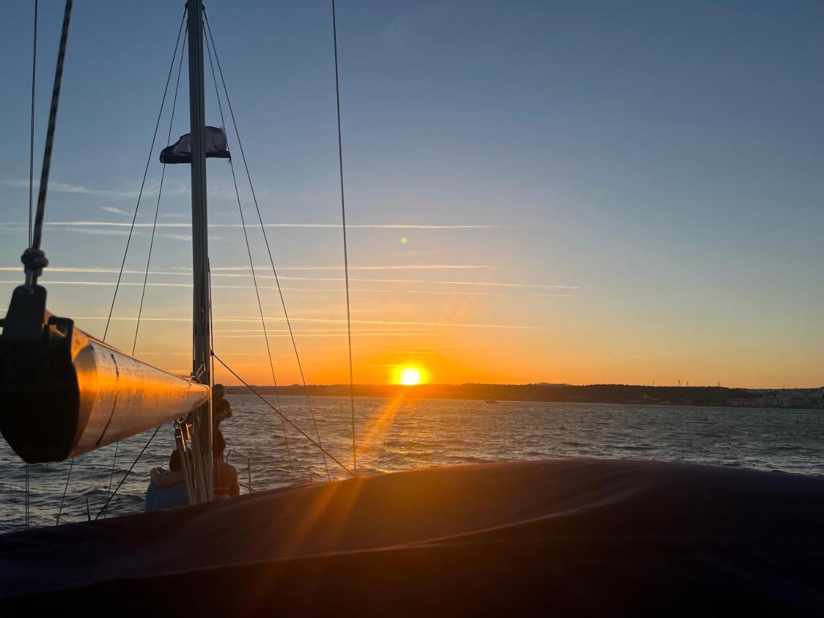 Stay In A Boat - Lisboa Екстериор снимка