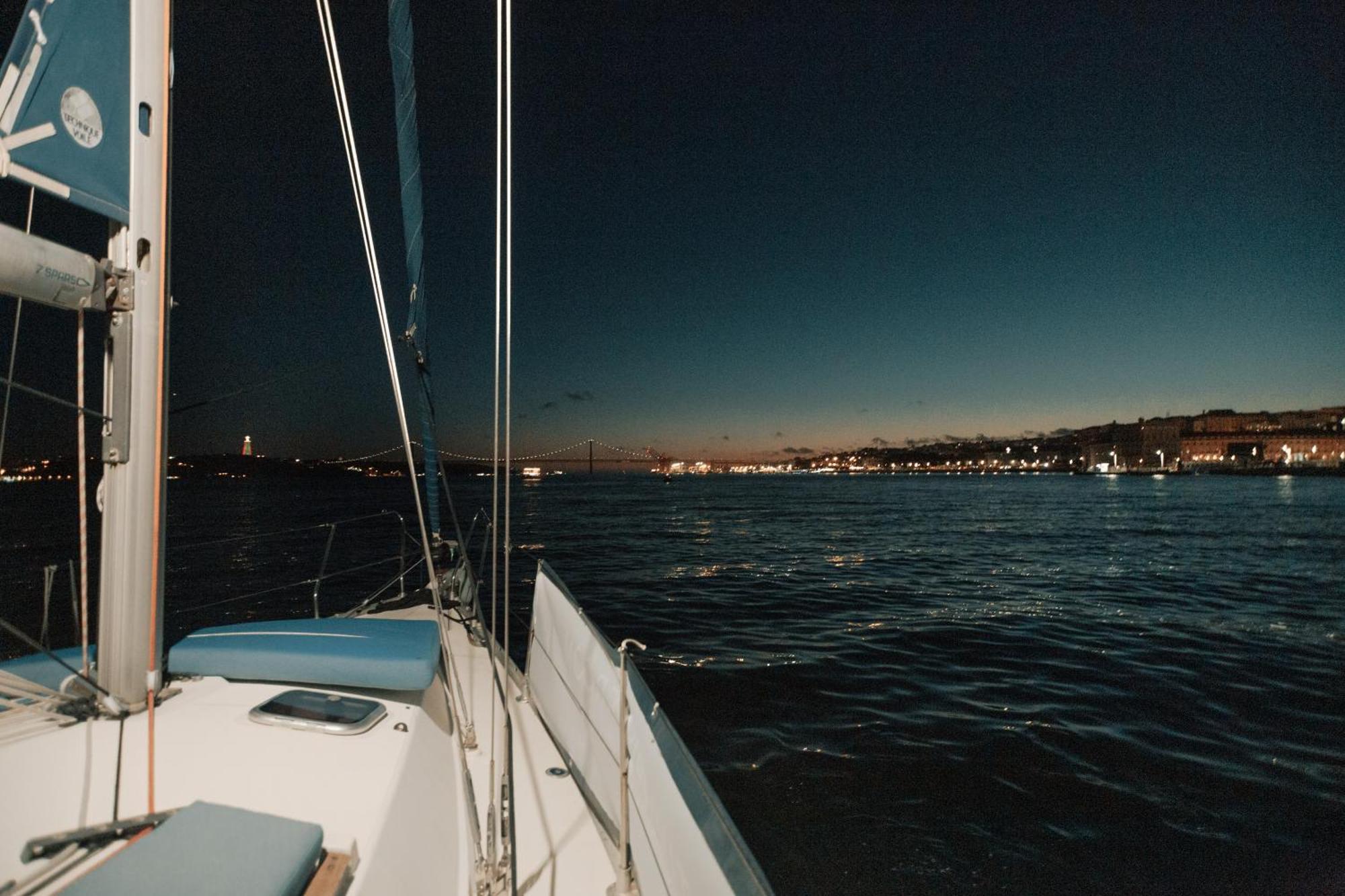 Stay In A Boat - Lisboa Екстериор снимка